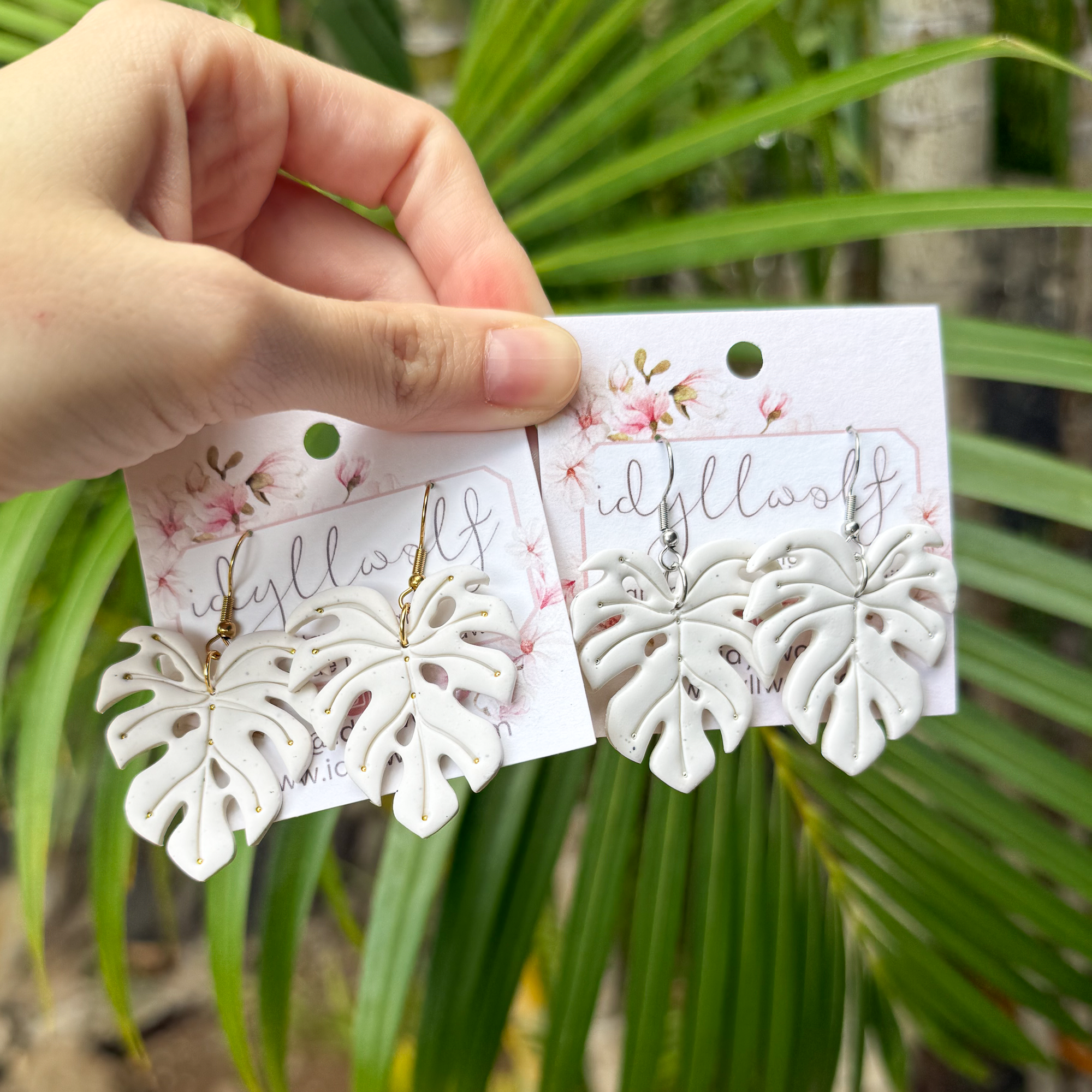 Embellished large monsteras, speckled white