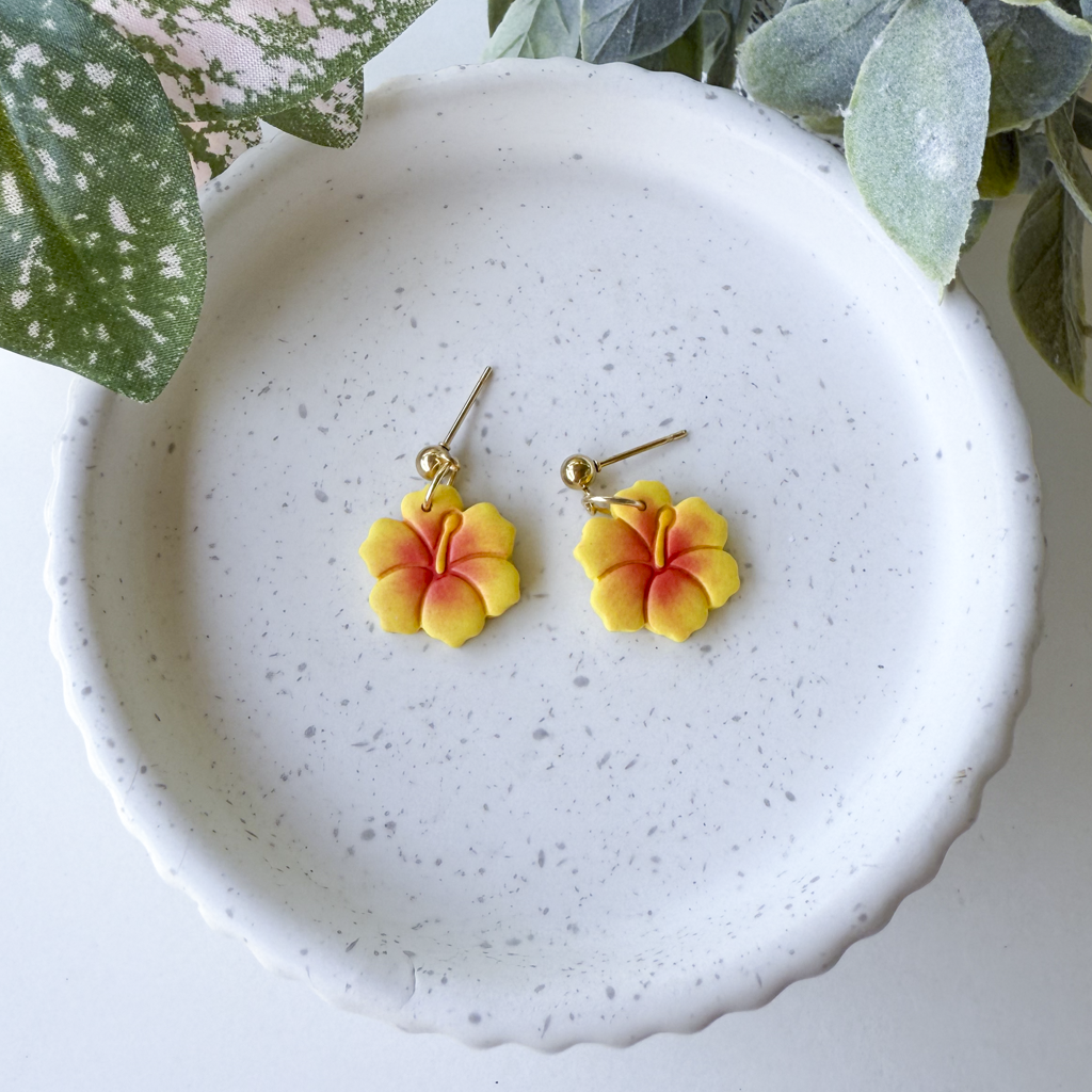 Hibiscus dangles